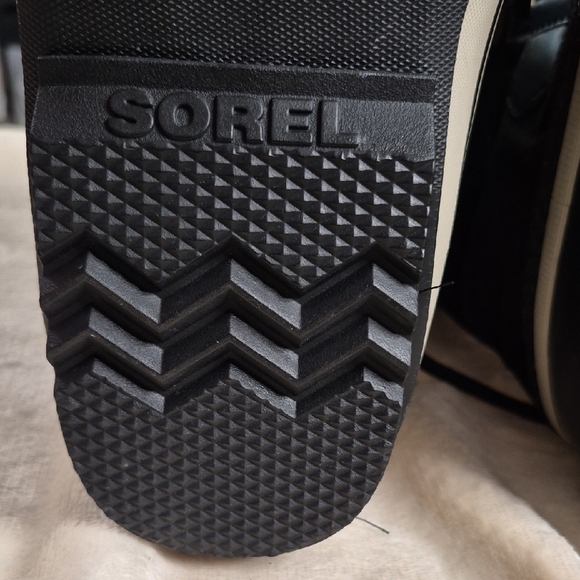 Sorel Black and Cream Rubber Back-Panel Winter Boots Size 10